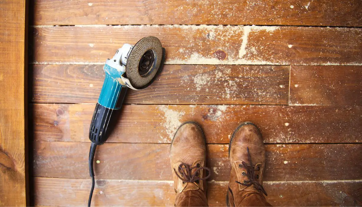 Hardwood Floor Resurfacing vs Refinishing : What’s the Difference?