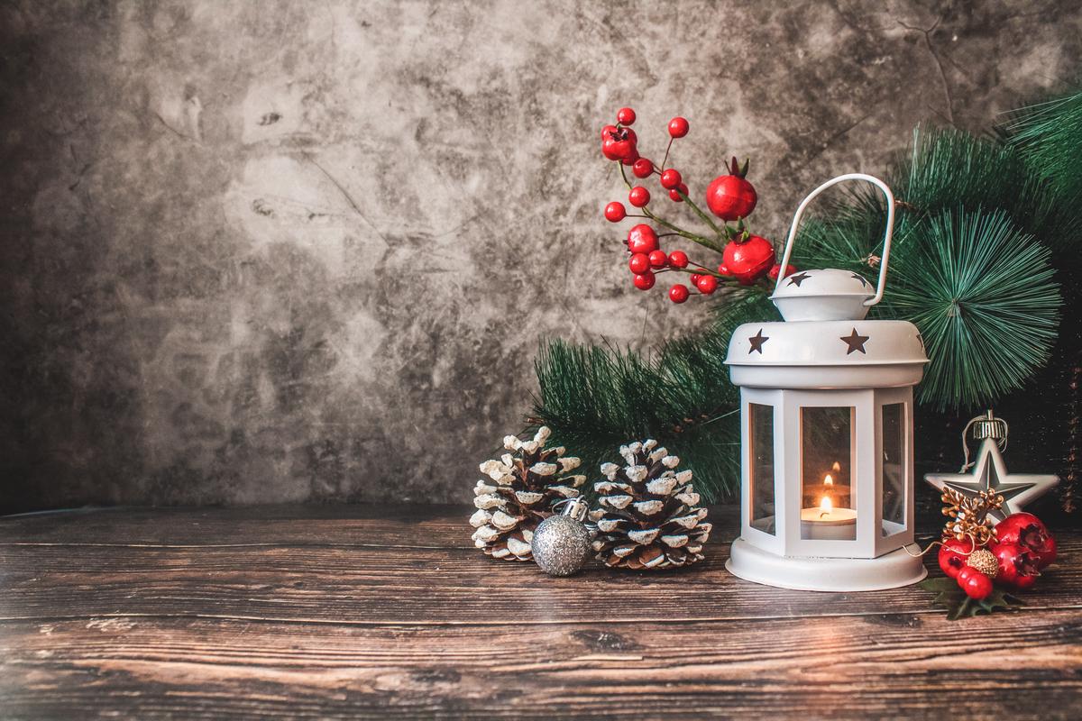 Scandinavian Christmas Decor with natural elements and simplistic design.